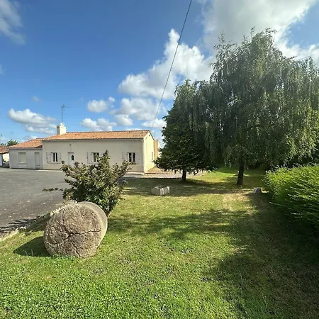 Ferienhaus Lovely In Loire For 10 Saint-Laurent-du-Mottay