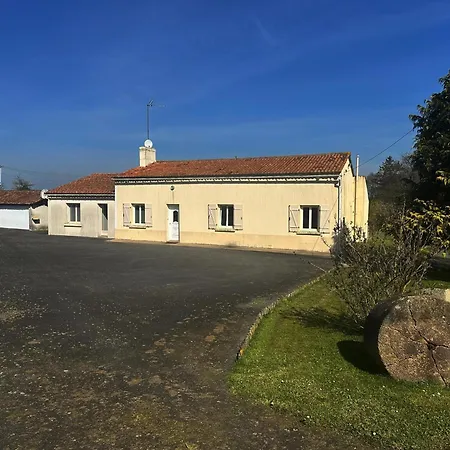 Prázdninový dům Lovely In Loire For 10 Saint-Laurent-du-Mottay